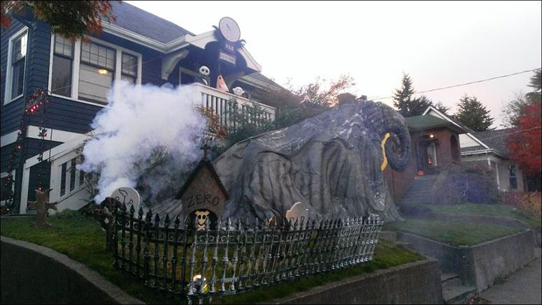 Setting Up Your Fog Machine For Halloween- Haunted House